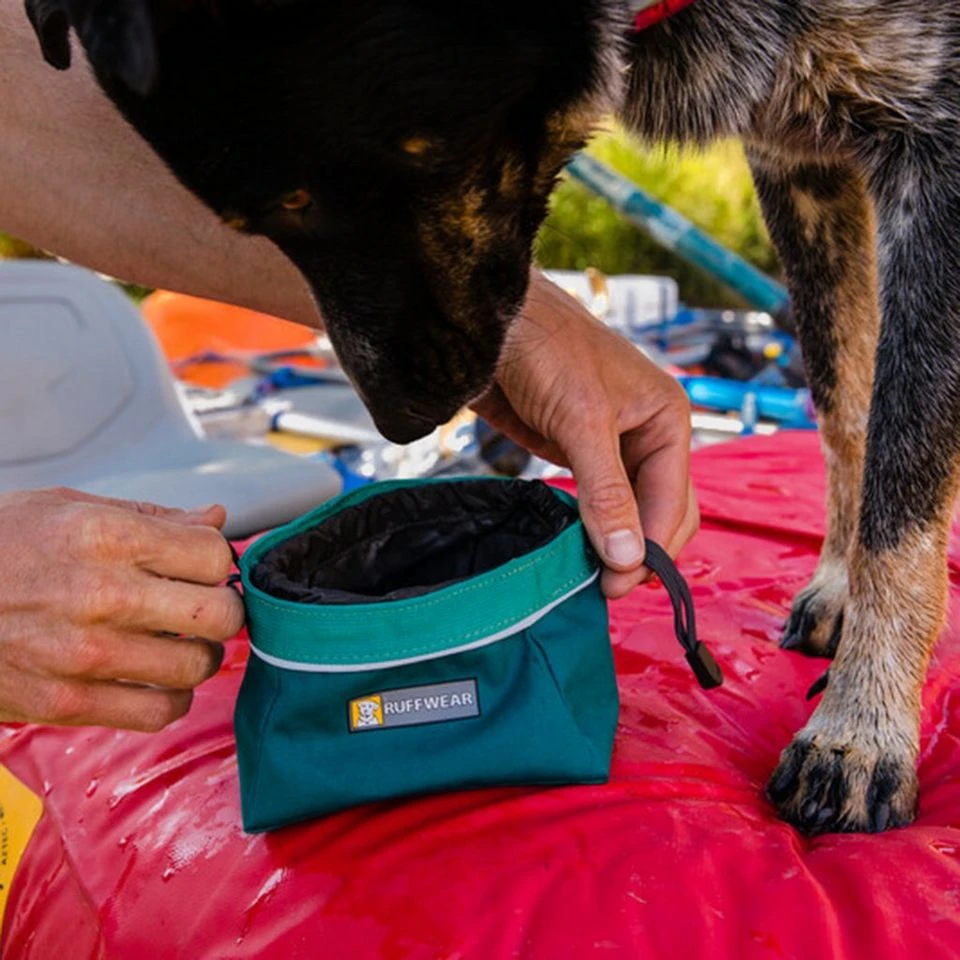 Ruffwear Quencher Cinch Top Packable Dog Bowl 3 Ruffwear Quencher Cinch Top Packable Dog Bowl - Image 3